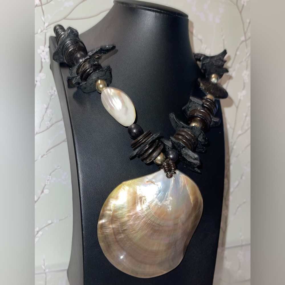 Shell&Wood Necklace - Picture 3 of 4
